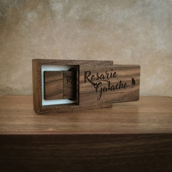 Pendrive-cuadrado-1-1-1024×1024